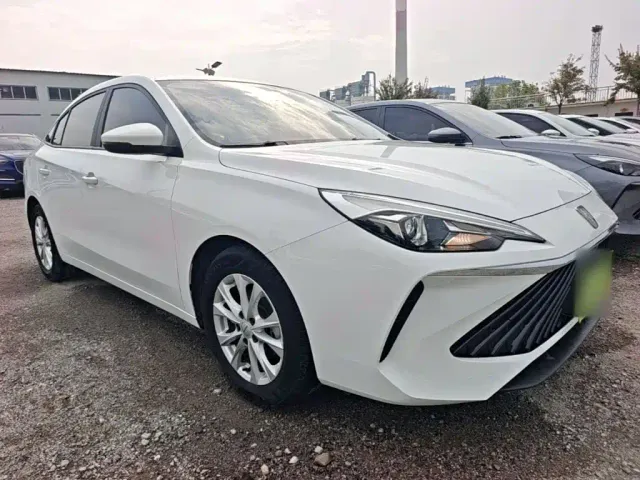 Roewe i5 — Фото автомобиля 3