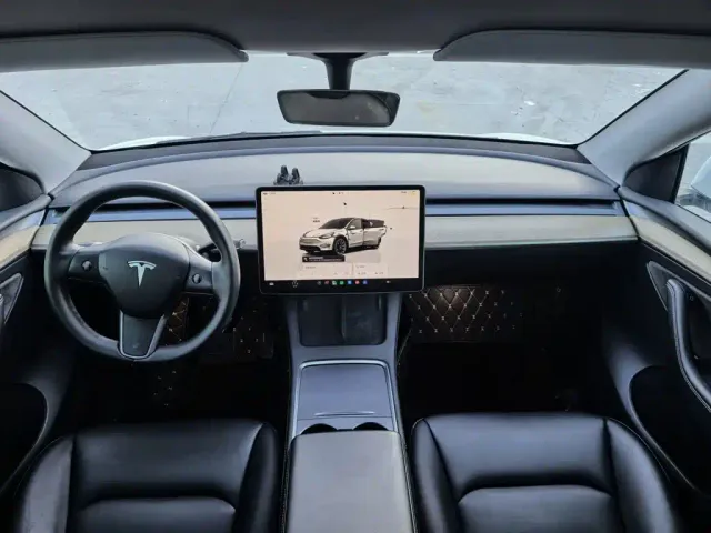 Tesla Model Y — Фото автомобиля 3
