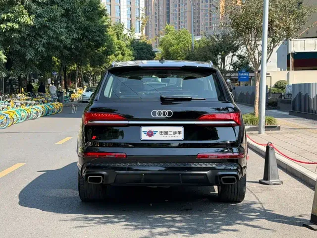 Audi Q7 — Фото автомобиля 5