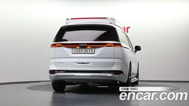 Kia Carnival Generation 4 — Фото автомобиля 4