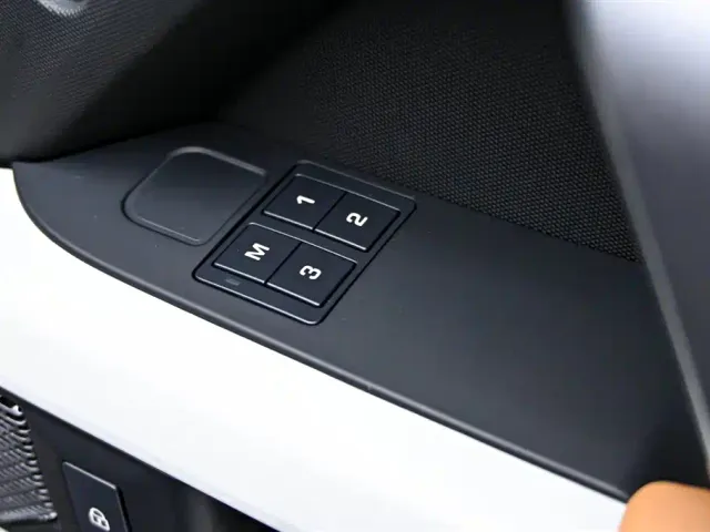 Land Rover Defender — Фото автомобиля 30