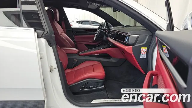 Porsche Macan Electric — Фото автомобиля 17