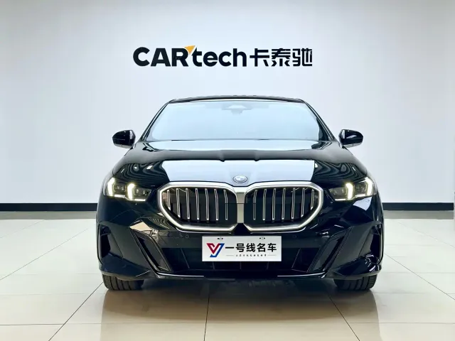 Фотография автомобиля — BMW 5 Series