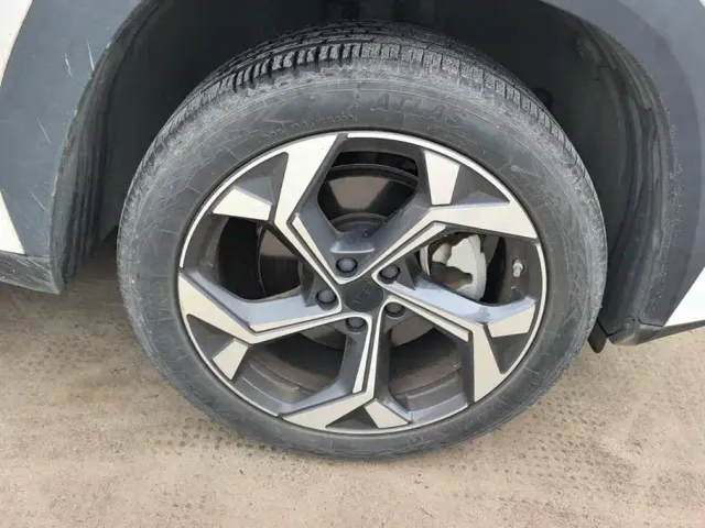 Geely Boyue L — Фото автомобиля 6