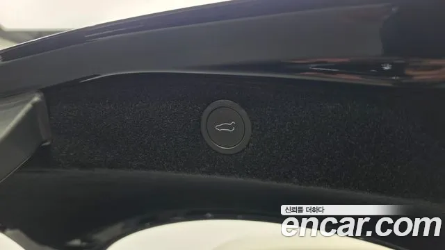 Tesla Model 3 — Фото автомобиля 6