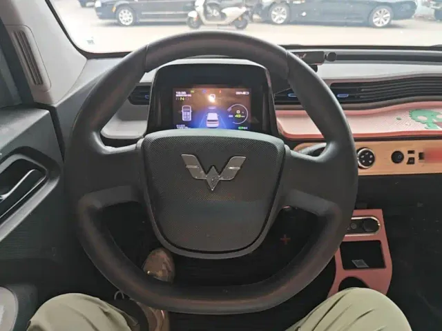 Wuling Hongguang Mini EV — Фото автомобиля 10