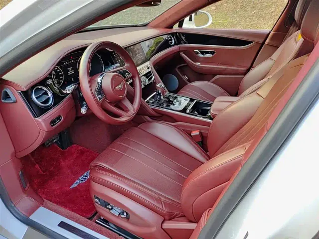 Bentley Flying Spur — Фото автомобиля 7