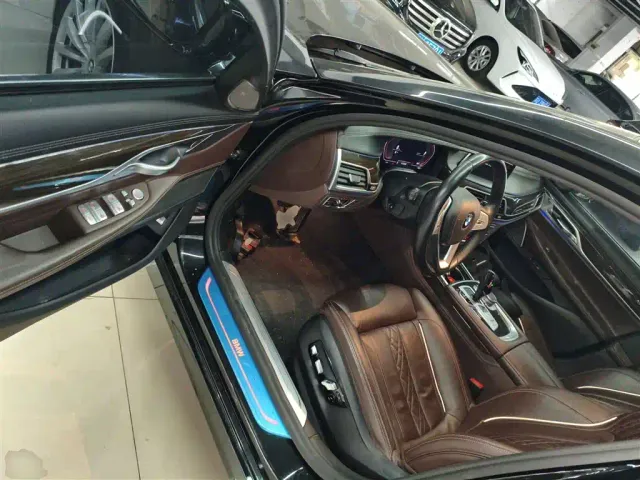 BMW 7 Series — Фото автомобиля 15