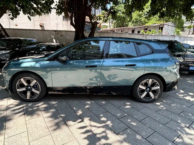 BMW iX — Фото автомобиля 3