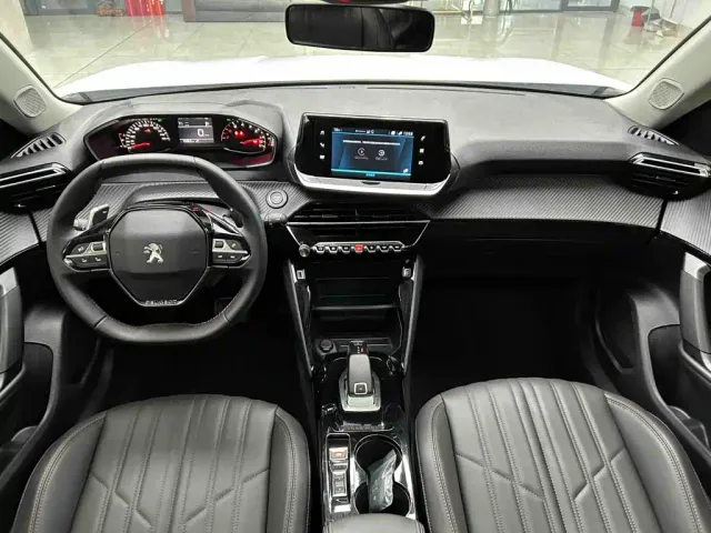 Peugeot 2008 — Фото автомобиля 7