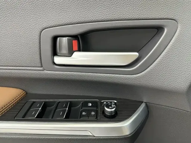 Toyota Sienna — Фото автомобиля 6