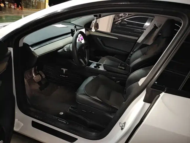 Tesla Model Y — Фото автомобиля 14