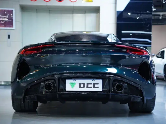Lotus Emira — Фото автомобиля 8