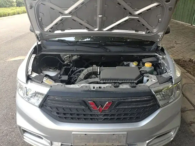 Wuling Hongguang V — Фото автомобиля 15