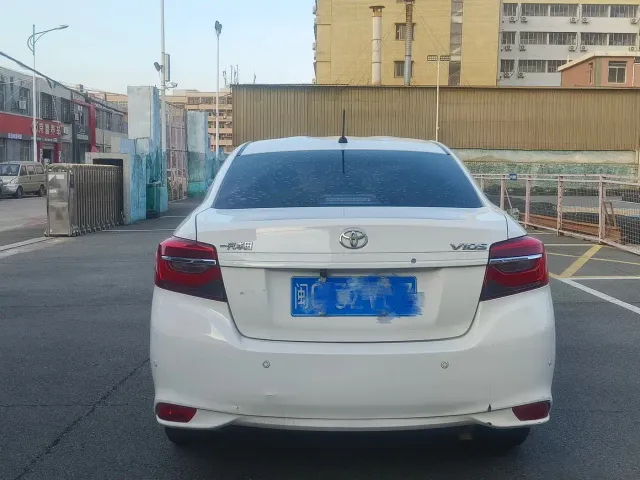 Toyota Vios FS — Фото автомобиля 4