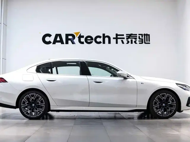 BMW 5 Series — Фото автомобиля 5