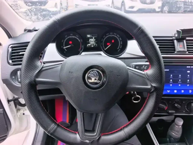 Skoda Rapid — Фото автомобиля 10
