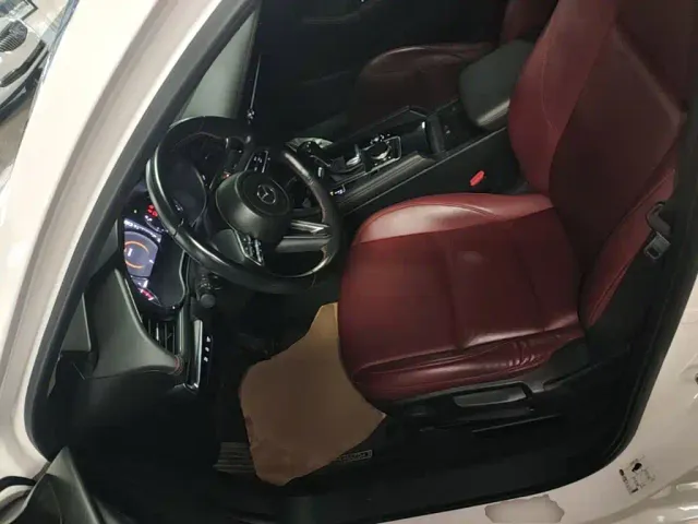 Mazda Axela — Фото автомобиля 14