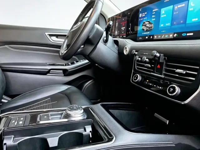 Ford Edge — Фото автомобиля 18