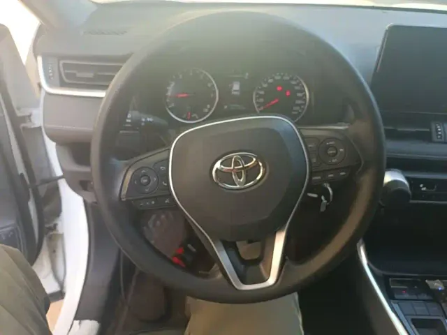 Toyota RAV4 — Фото автомобиля 10