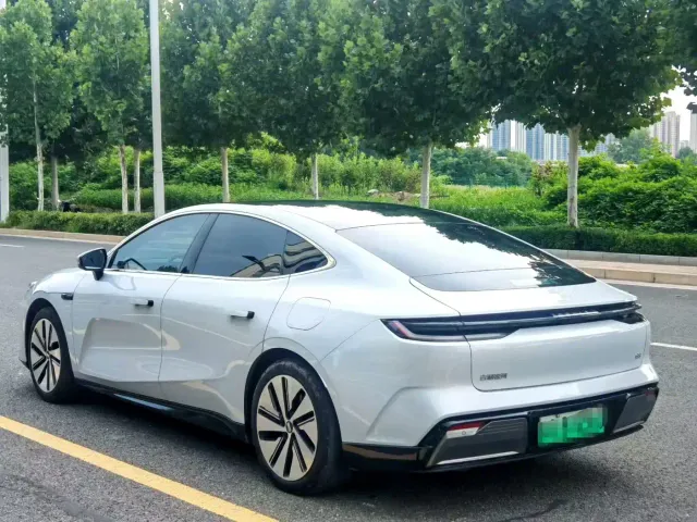 Geely Galaxy E8 — Фото автомобиля 9