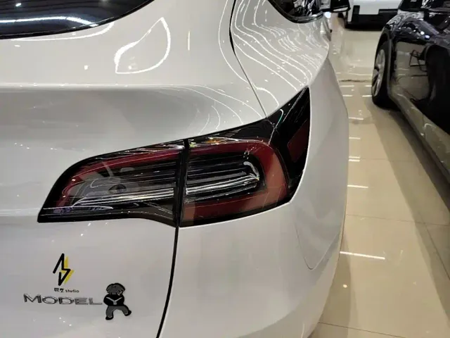 Tesla Model Y — Фото автомобиля 7