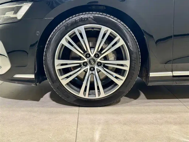Audi A8 — Фото автомобиля 9