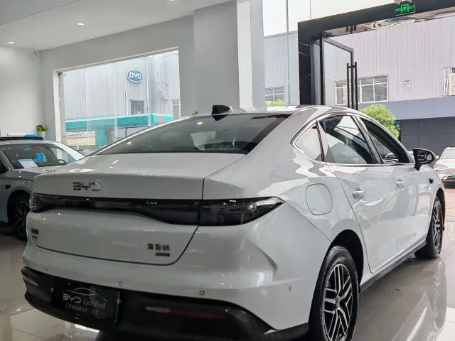BYD Seal 05 DM-i — Фото автомобиля 6