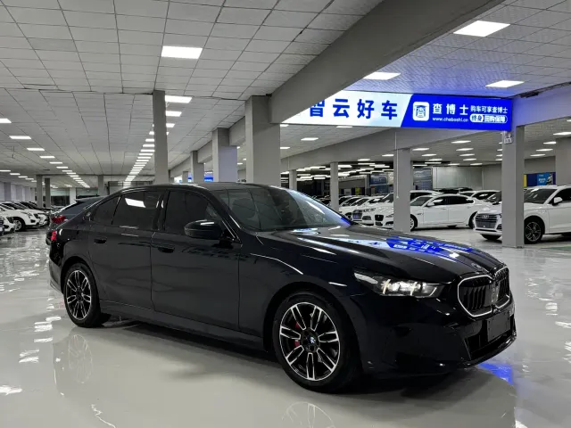 BMW 5 Series — Фото автомобиля 3