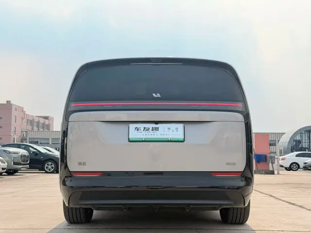 Li Auto MEGA — Фото автомобиля 6