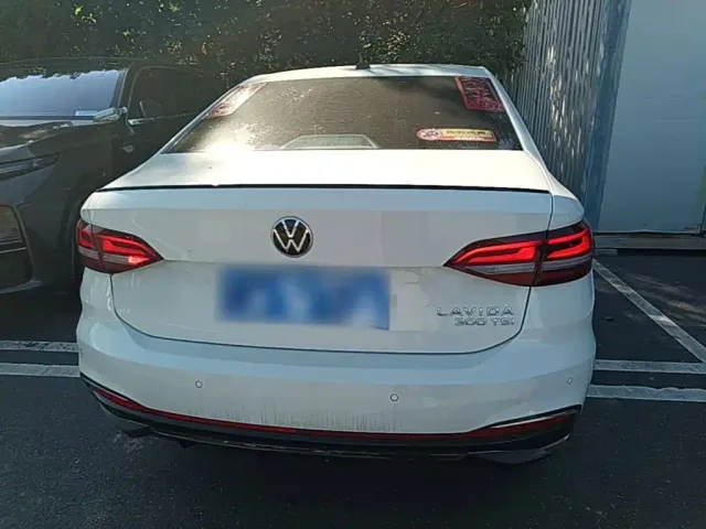 Volkswagen Lavida — Фото автомобиля 5