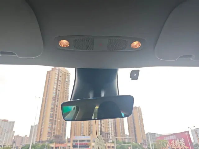 Tesla Model Y — Фото автомобиля 28