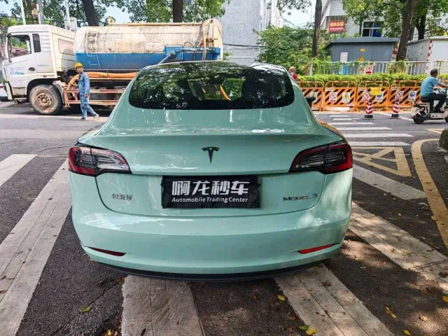 Tesla Model 3 — Фото автомобиля 9