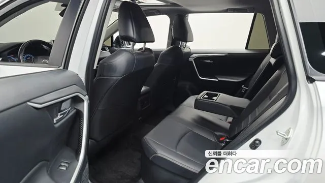 Toyota RAV4 — Фото автомобиля 12