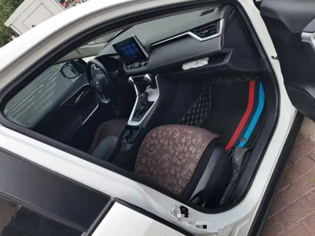 Toyota RAV4 — Фото автомобиля 19