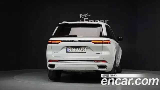 Jeep Cherokee — Фото автомобиля 4