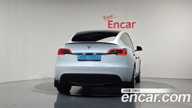 Tesla Model Y — Фото автомобиля 4