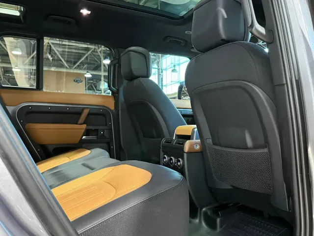 Land Rover Defender — Фото автомобиля 11