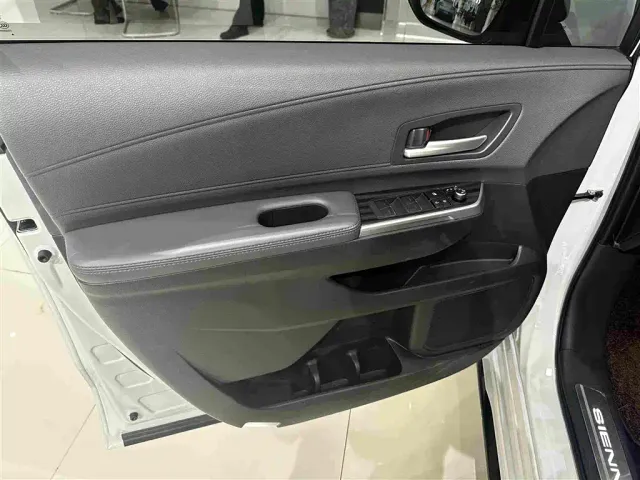 Toyota Sienna — Фото автомобиля 5