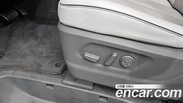 Hyundai Staria Staria 4WD Lounge 9 мест — Фото автомобиля 29
