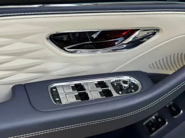 Bentley Flying Spur — Фото автомобиля 19