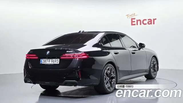 BMW 5-Series — Фото автомобиля 2
