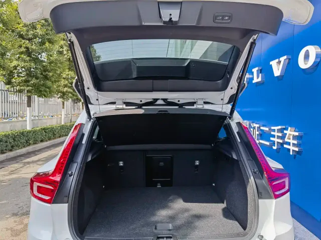 Volvo XC40 — Фото автомобиля 5
