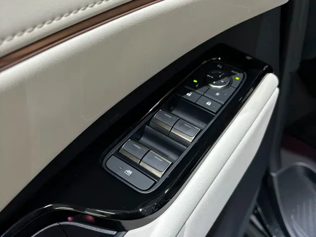 Lexus LM — Фото автомобиля 14