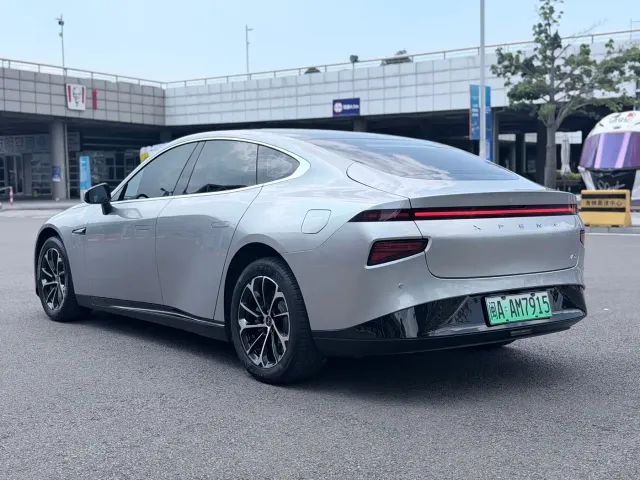 Xpeng P7 — Фото автомобиля 6