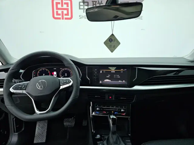 Volkswagen Passat — Фото автомобиля 14