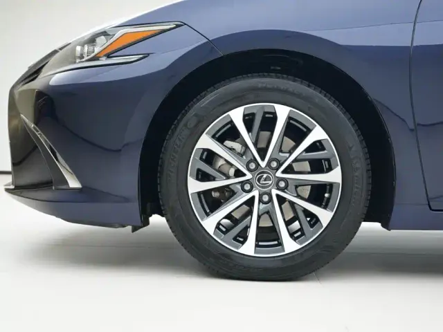 Lexus ES — Фото автомобиля 14