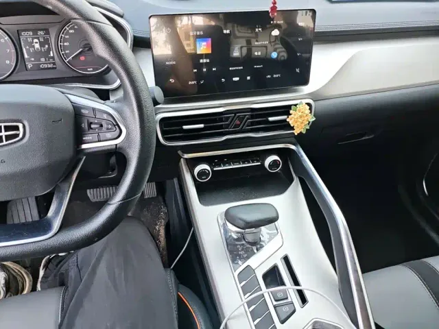 Geely Binyue — Фото автомобиля 9