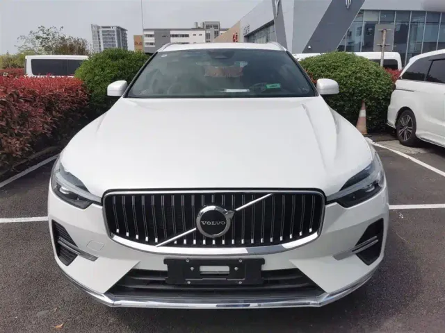 Volvo XC60 — Фото автомобиля 2