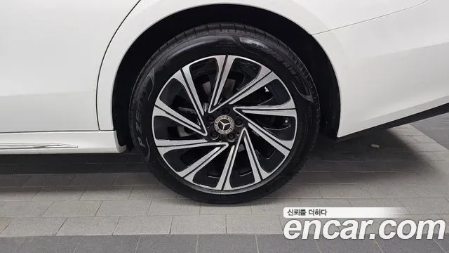 Mercedes-Benz E-Class E-класс W214 E300 4MATIC Exclusive — Фото автомобиля 16